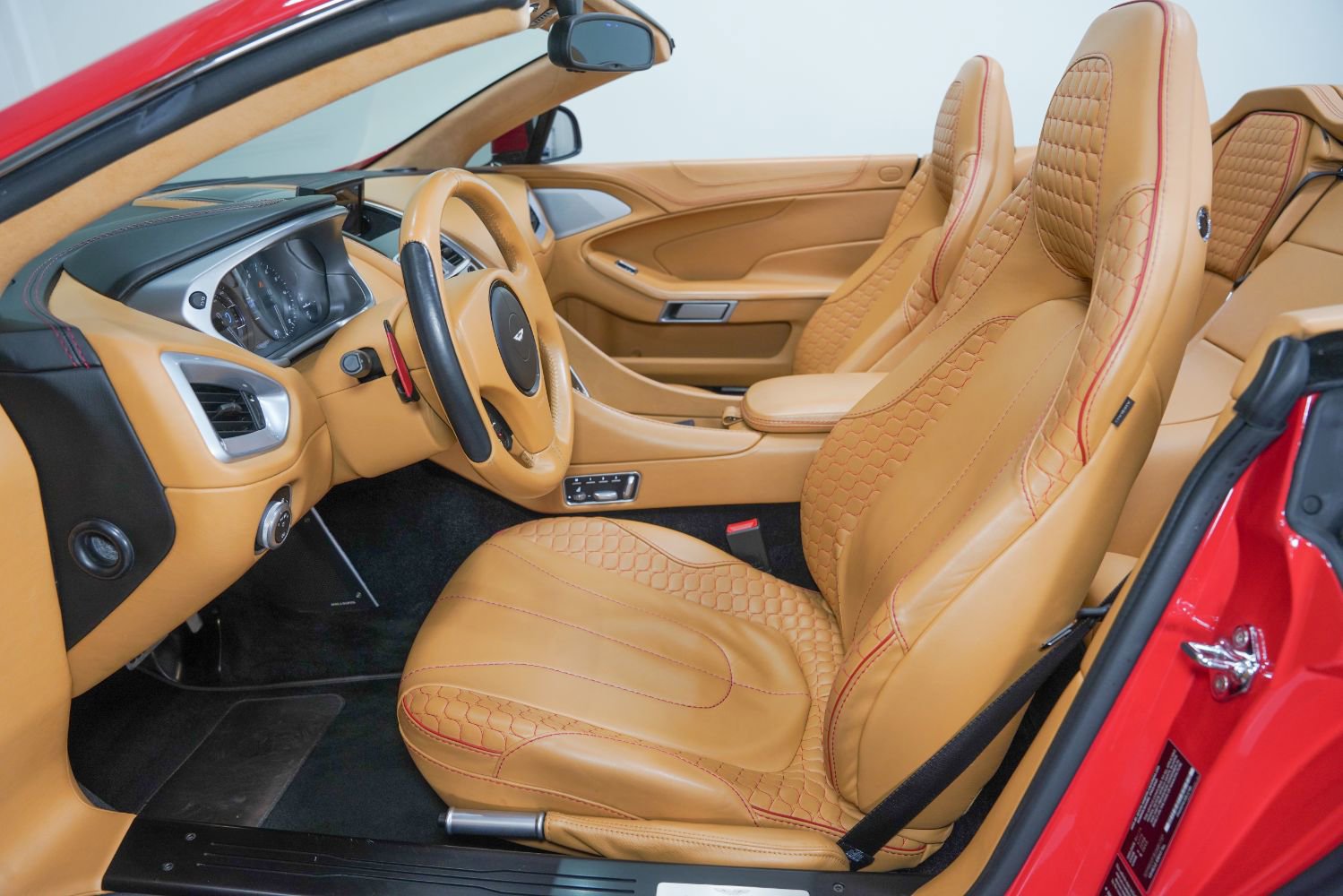 Used 2014 Aston Martin Vanquish Volante RWD image 36
