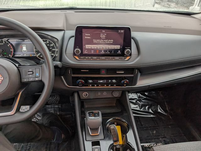 Used 2023 Nissan Rogue SV AWD/4WD image 3