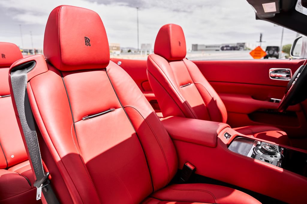 Used 2018 Rolls-Royce Dawn RWD image 39