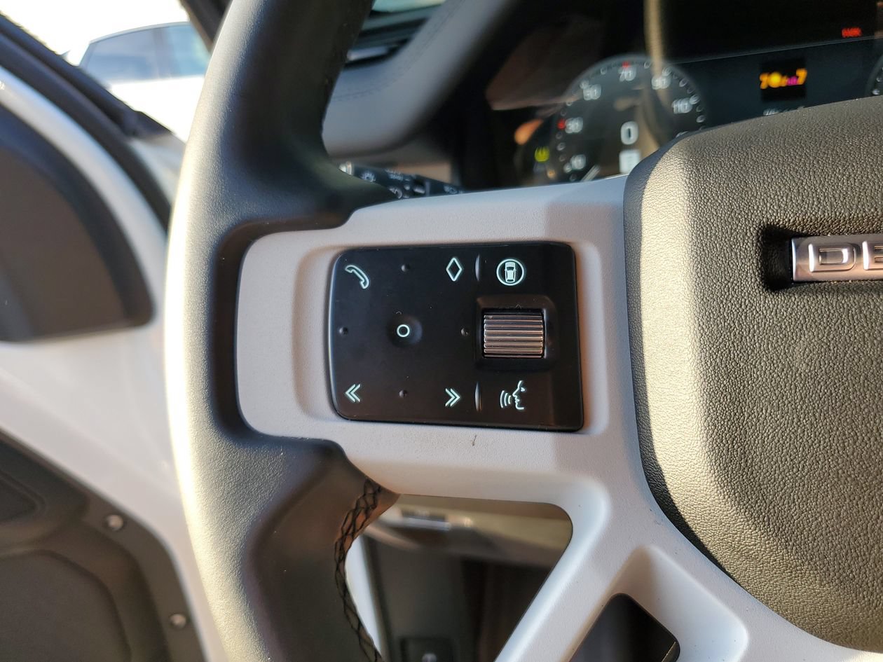 Used 2025 Land Rover Defender 110 X-Dynamic SE AWD/4WD image 28