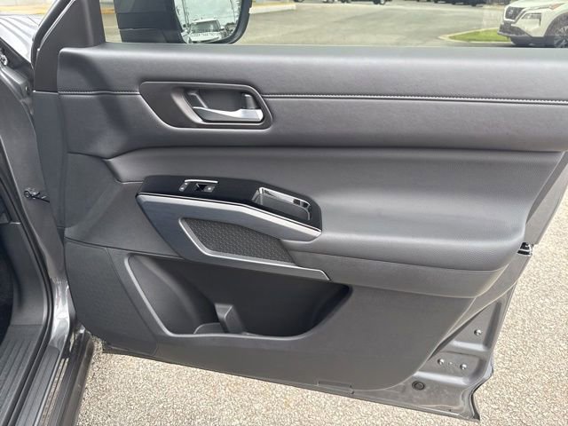 Used 2025 Nissan Pathfinder SL w/ SL Premium Package FWD image 17
