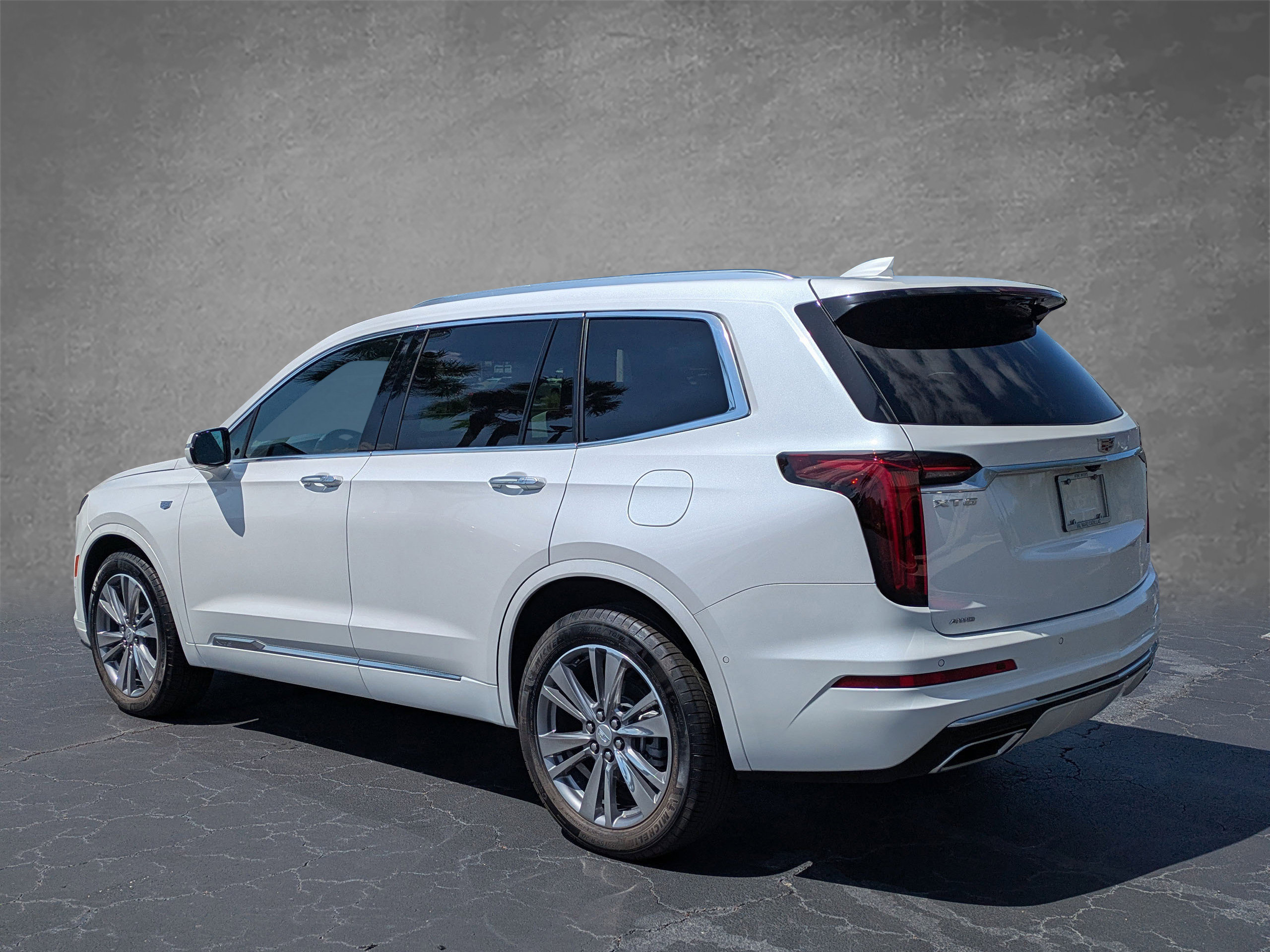 Certified 2025 Cadillac XT6 Premium Luxury w/ Platinum Package AWD/4WD image 4