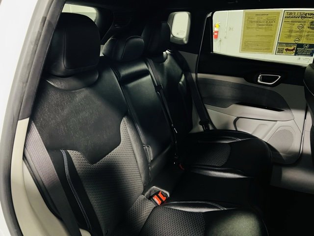 Used 2024 Jeep Compass Latitude image 27