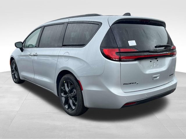 New 2026 Chrysler Pacifica Limited image 5