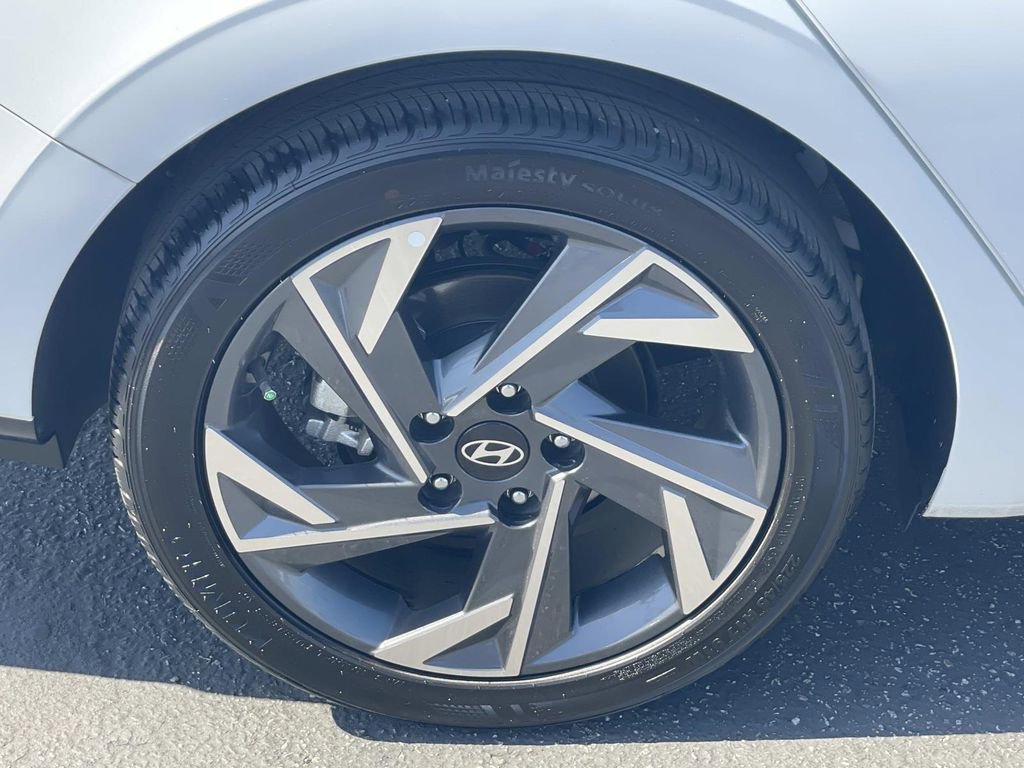 Certified 2024 Hyundai Elantra SEL w/ Convenience Package image 31