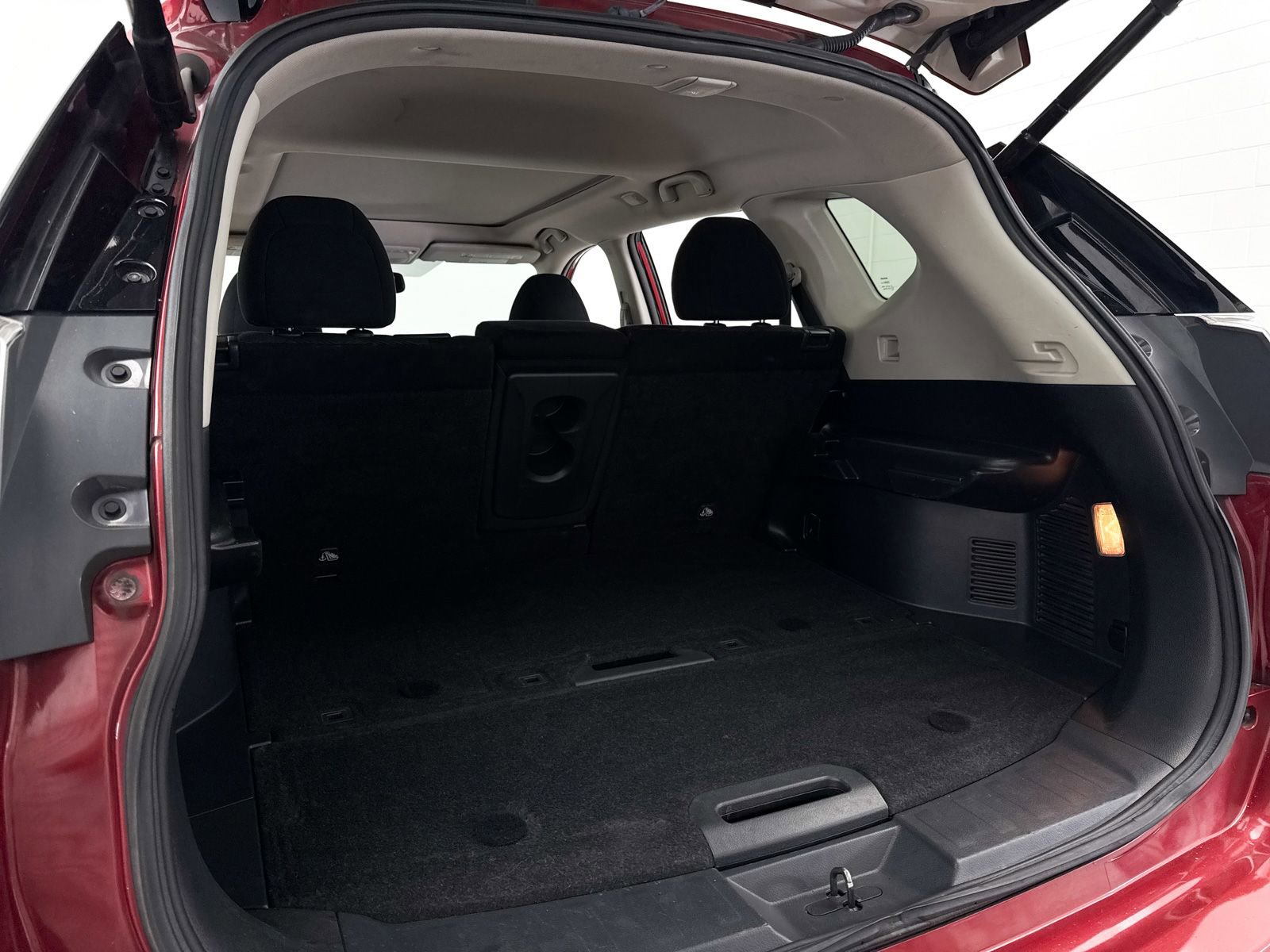 Used 2015 Nissan Rogue SV w/ SV Premium Package image 30