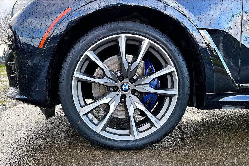 Used 2020 BMW X7 M50i image 12