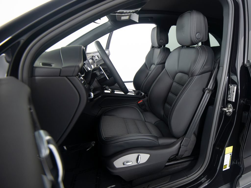 New 2026 Porsche Macan Turbo AWD/4WD image 5