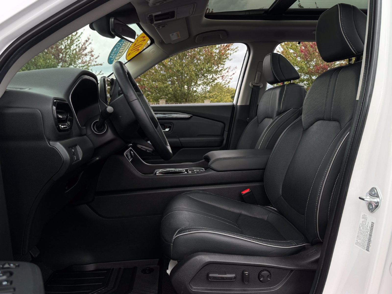 Used 2025 Honda Pilot Elite image 12