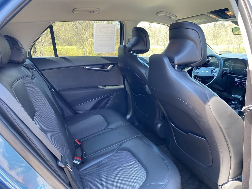 Certified 2024 Kia Niro EX image 13