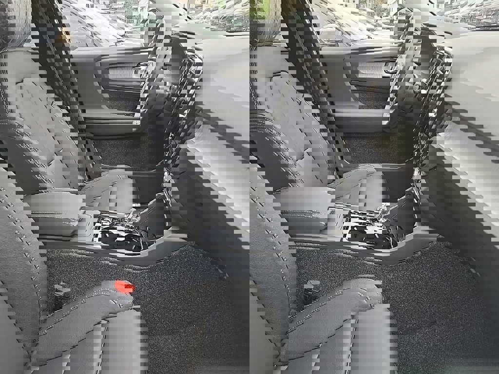 New 2026 Volvo XC40 B5 Plus w/ Protection Package Premier image 7