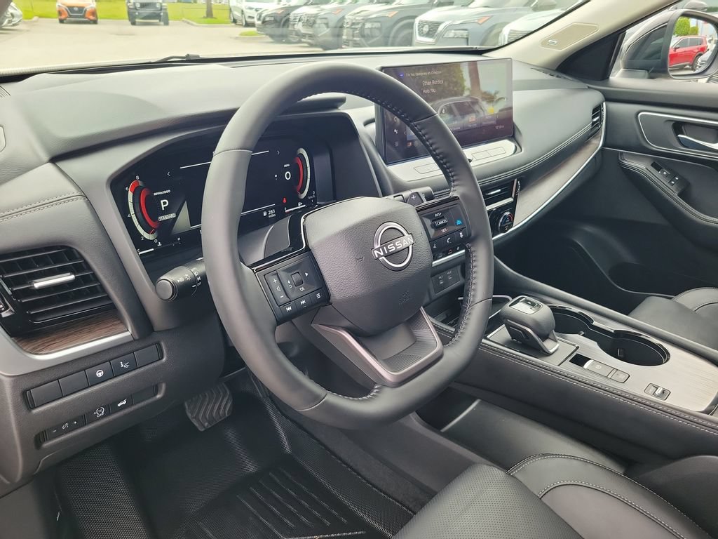Used 2025 Nissan Rogue Platinum w/ Platinum Premium Package FWD image 18