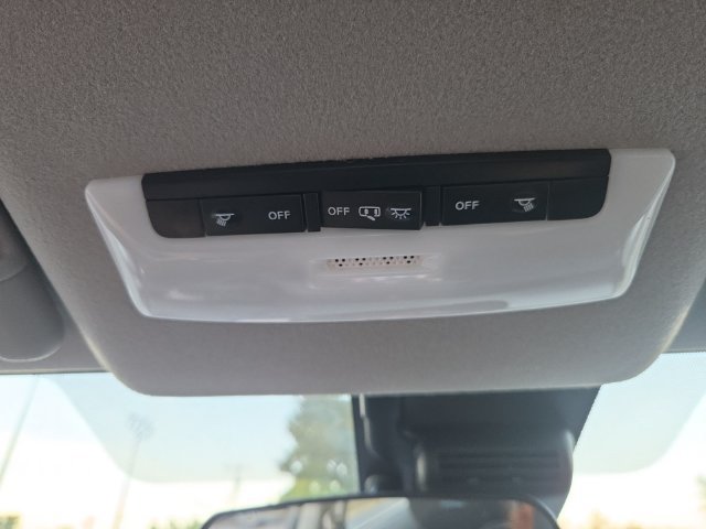 Used 2025 Nissan Versa SV w/ Trunk Package FWD image 25