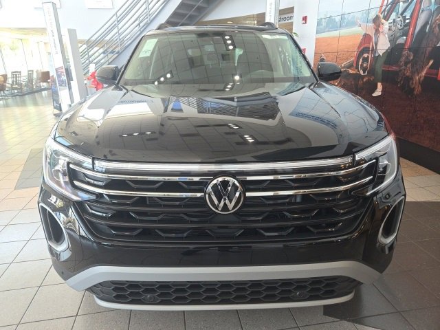 New 2025 Volkswagen Atlas Peak Edition SE image 3