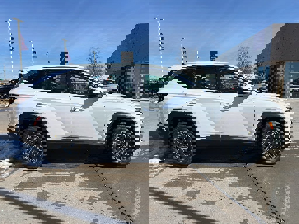 New 2026 Hyundai Tucson Blue SE image 7