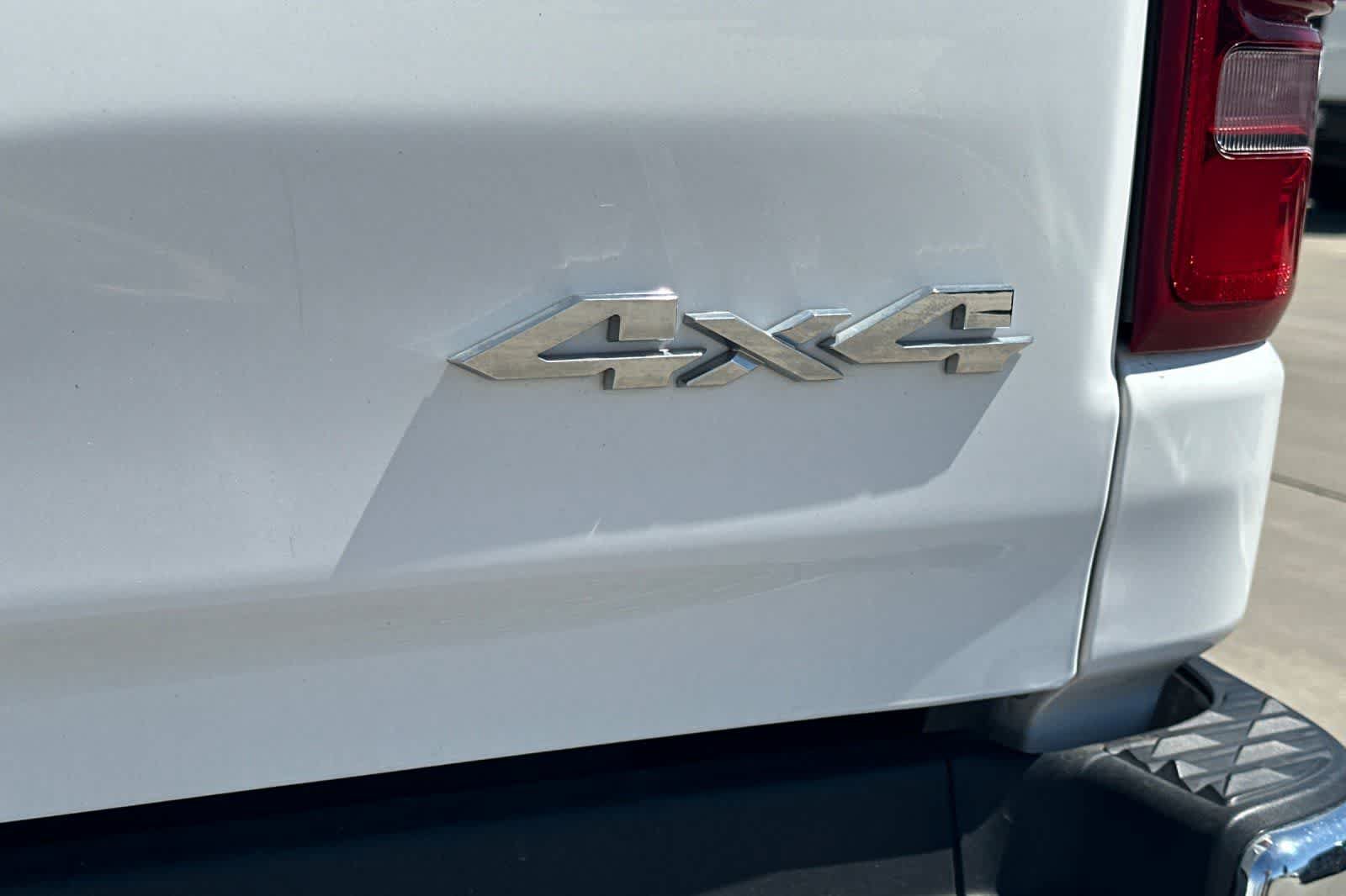 Used 2024 RAM 1500 Laramie AWD/4WD image 13