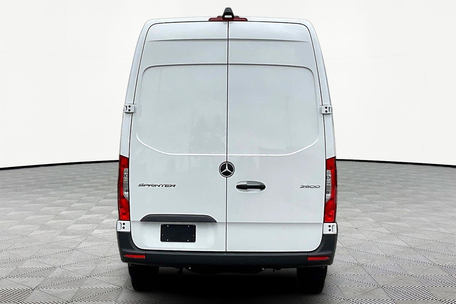 Used 2025 Mercedes-Benz Sprinter 2500 image 5