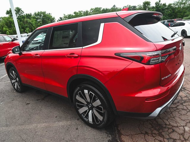 New 2025 Mitsubishi Outlander SE image 4