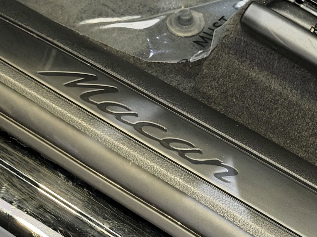 Used 2026 Porsche Macan AWD/4WD image 25