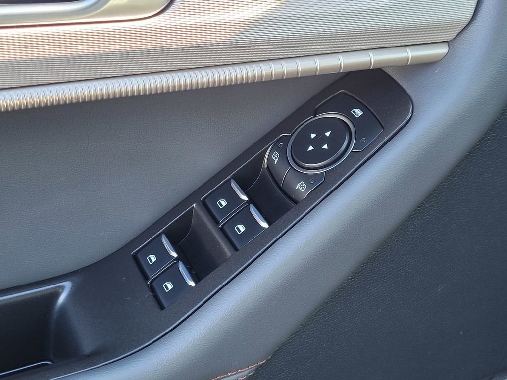 Used 2025 Ford Explorer Active image 15