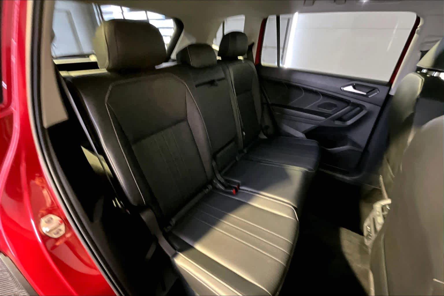 Used 2022 Volkswagen Tiguan SE w/ Panoramic Sunroof Package AWD/4WD image 20