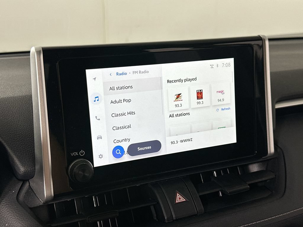 Used 2025 Toyota RAV4 XLE FWD image 28