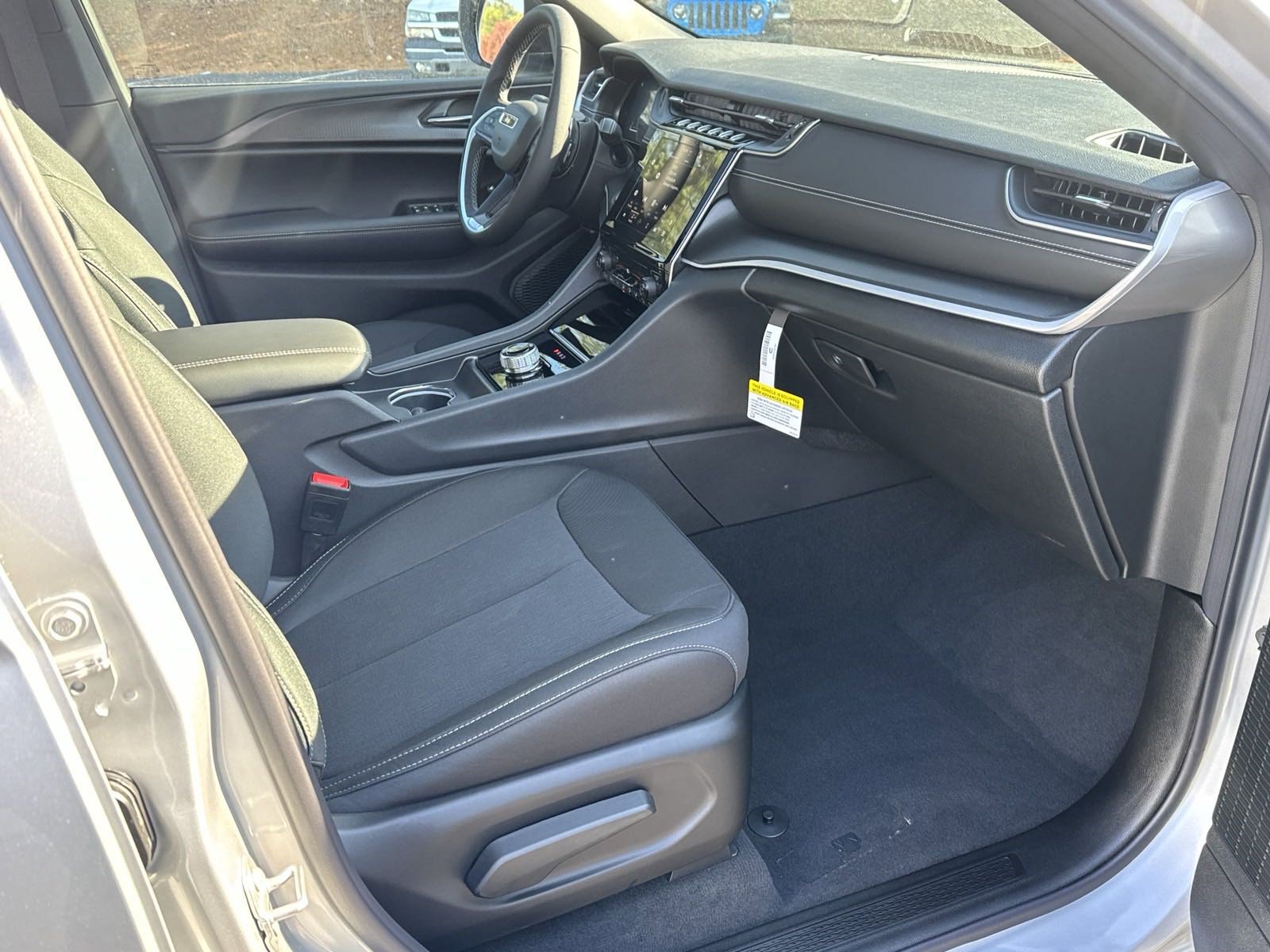 New 2025 Jeep Grand Cherokee Laredo X image 18