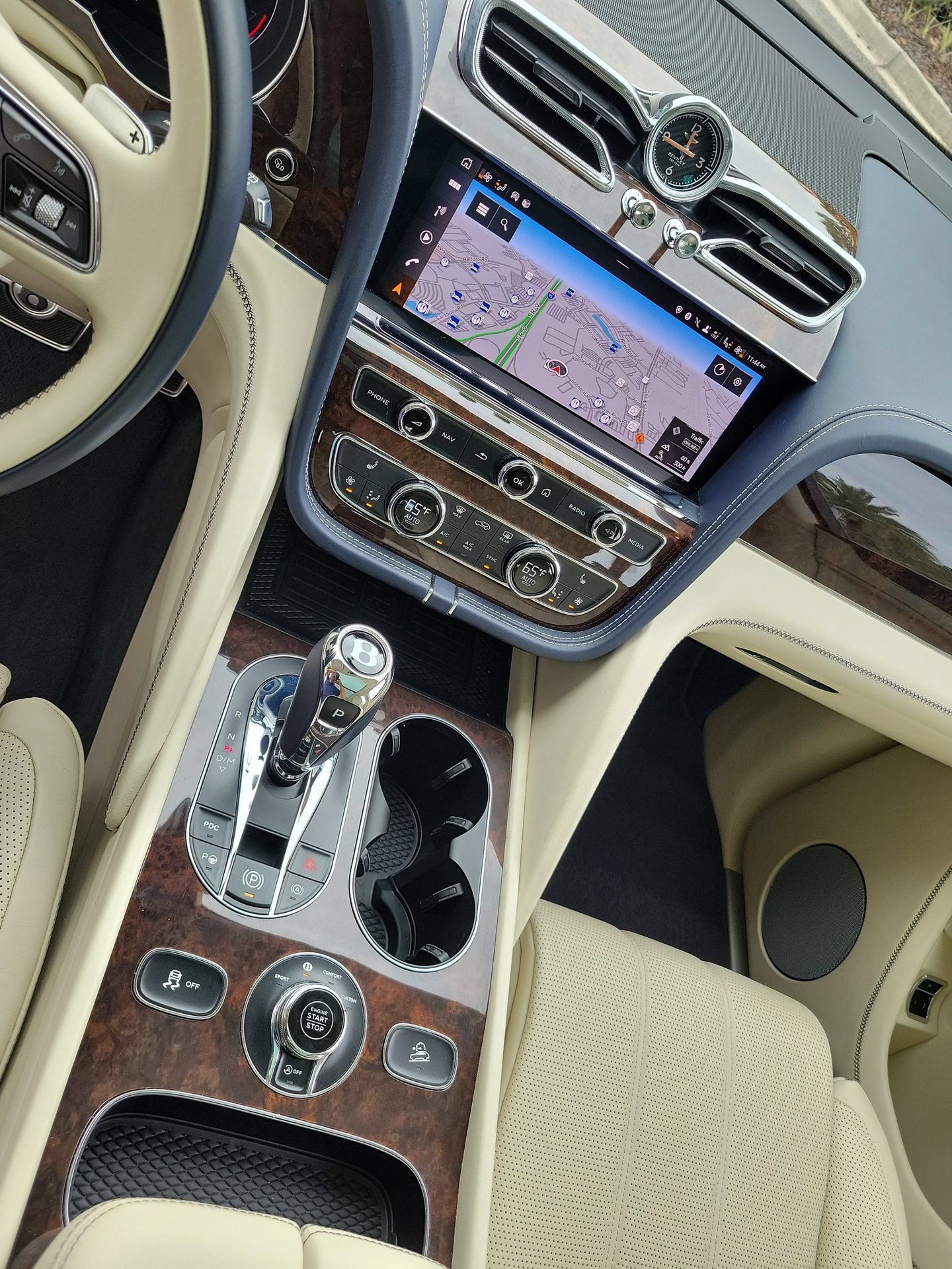 Certified 2022 Bentley Bentayga AWD/4WD image 54
