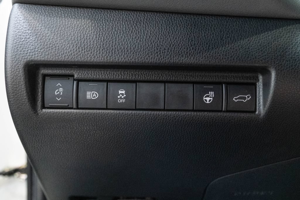 Used 2021 Toyota Venza XLE w/ Softex Package AWD/4WD image 25