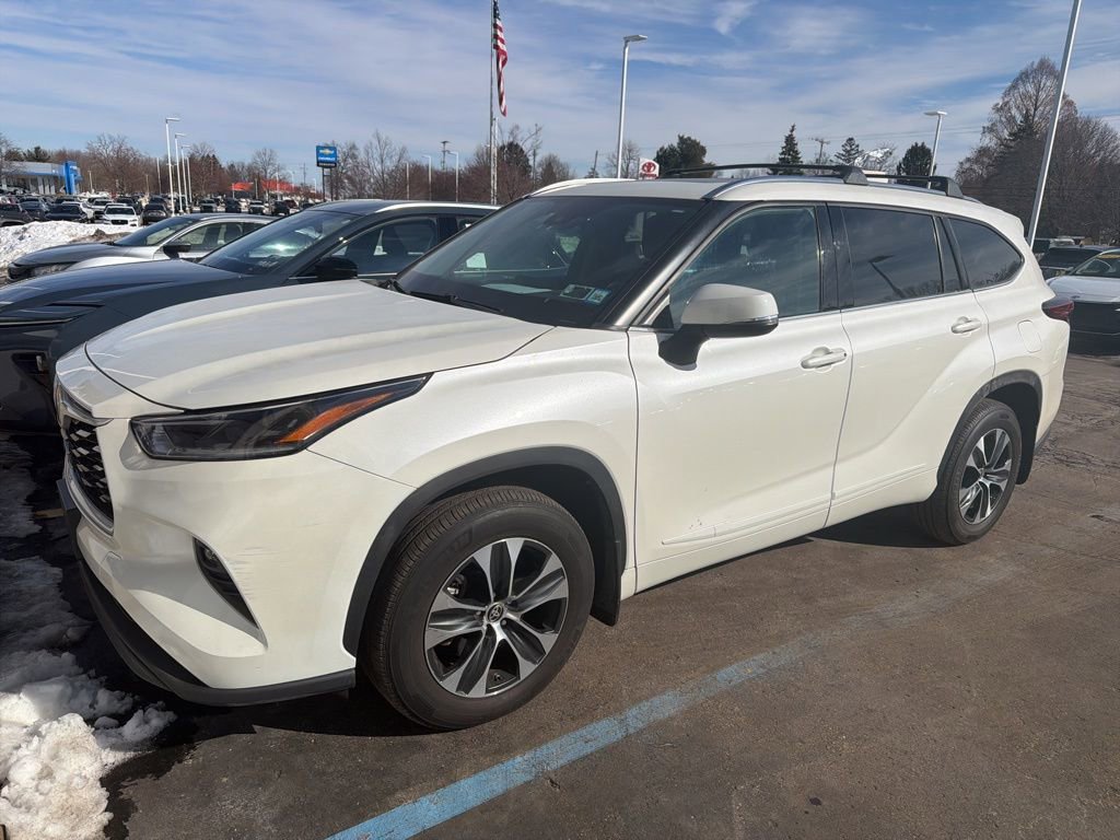Used 2021 Toyota Highlander XLE image 9