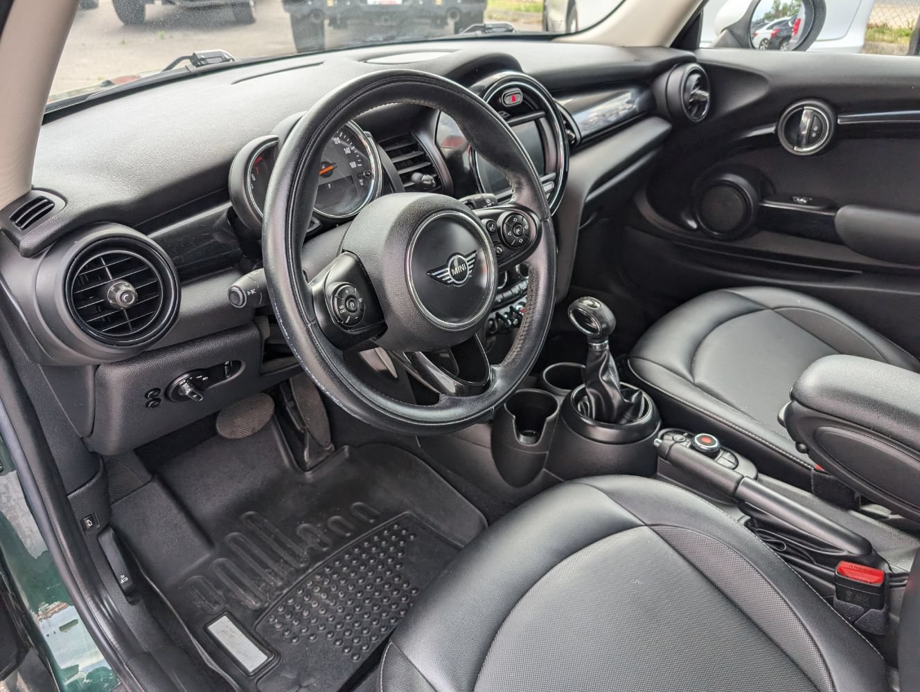 Used 2019 MINI Cooper 2-Door Hardtop w/ Signature Upholstery Package FWD image 12