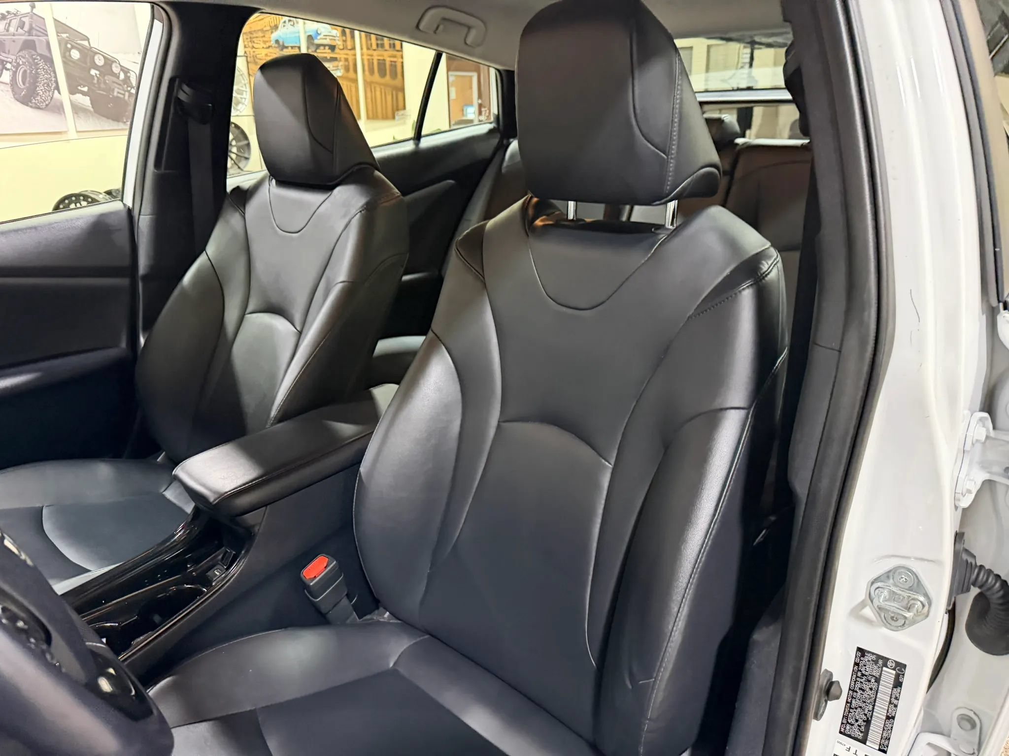 Used 2022 Toyota Prius XLE AWD/4WD image 31