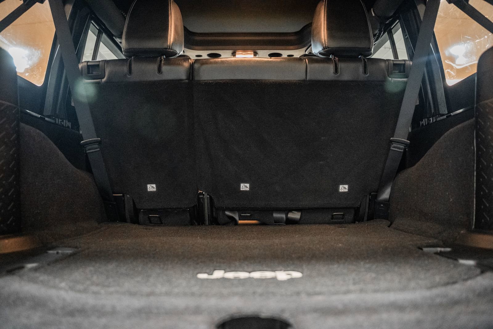 Used 2017 Jeep Wrangler Unlimited Rubicon w/ Connectivity Group image 10