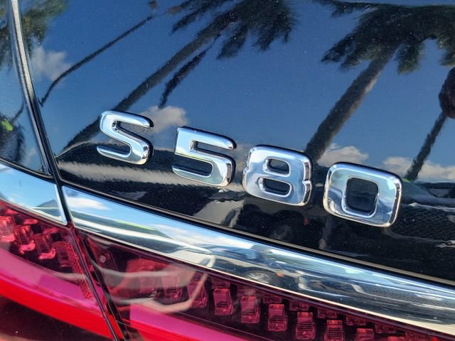 Used 2022 Mercedes-Benz S 580 4MATIC Sedan w/ AMG Line Package image 10