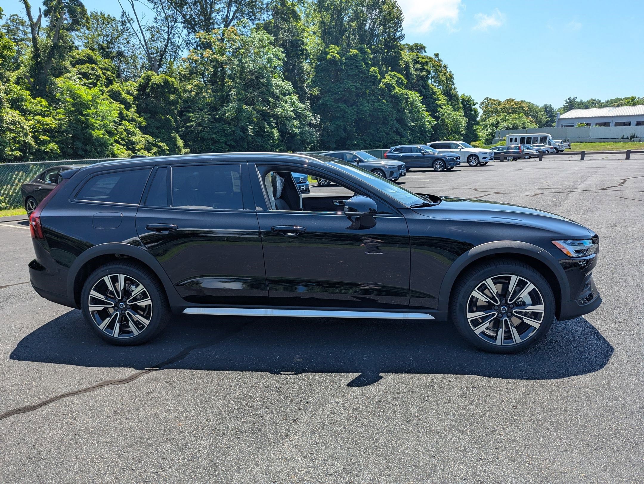 New 2026 Volvo V60 B5 Cross Country Ultra w/ Protection Package Premier image 3