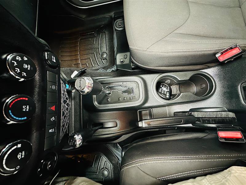 Used 2018 Jeep Wrangler Unlimited Sahara w/ Connectivity Group image 34