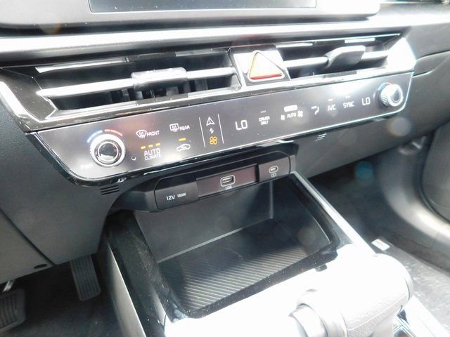 Used 2025 Kia Niro LX image 26