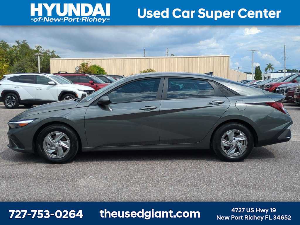 Certified 2026 Hyundai Elantra SE FWD image 2