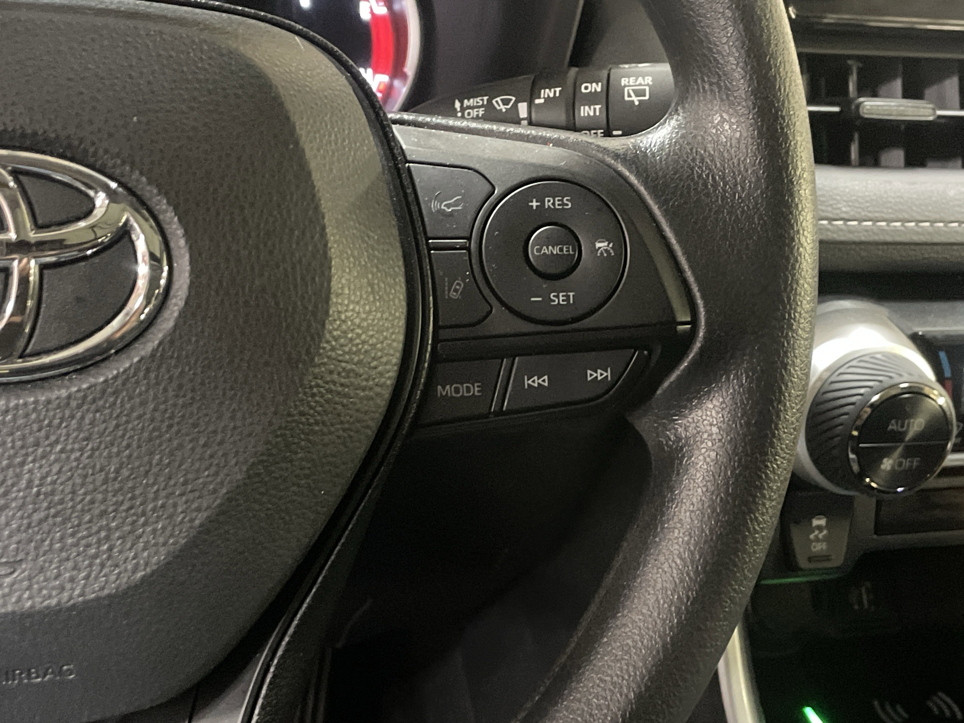 Used 2025 Toyota RAV4 XLE image 20