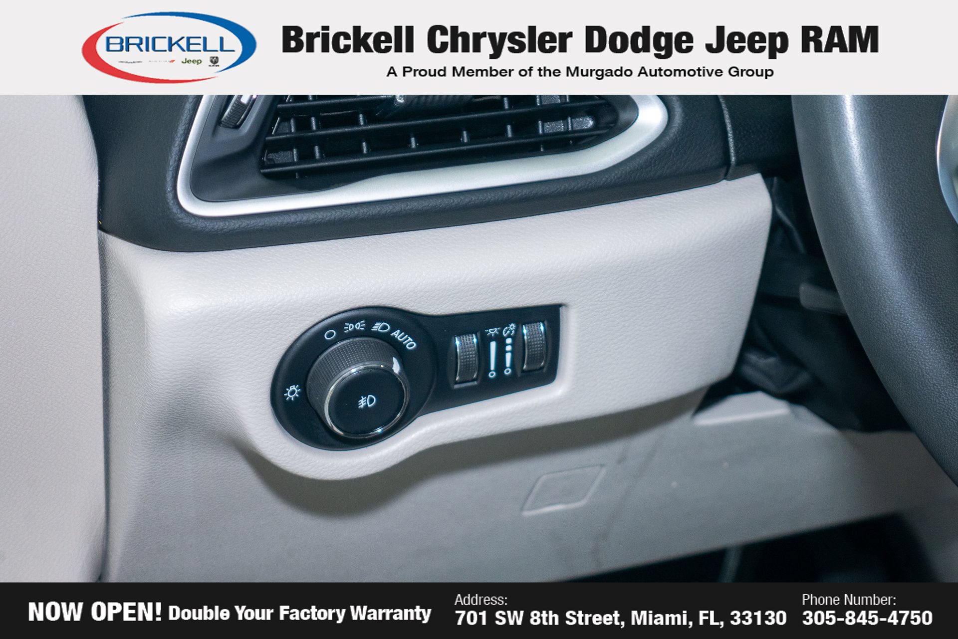 Used 2023 Chrysler Pacifica Touring-L FWD image 20
