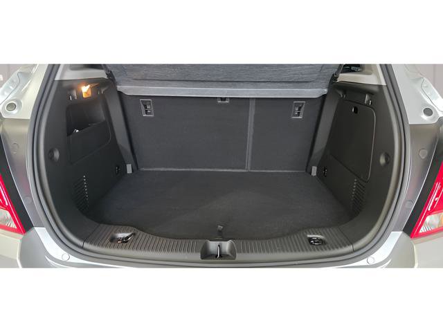 Used 2022 Chevrolet Trax LT w/ LT Convenience Package image 6