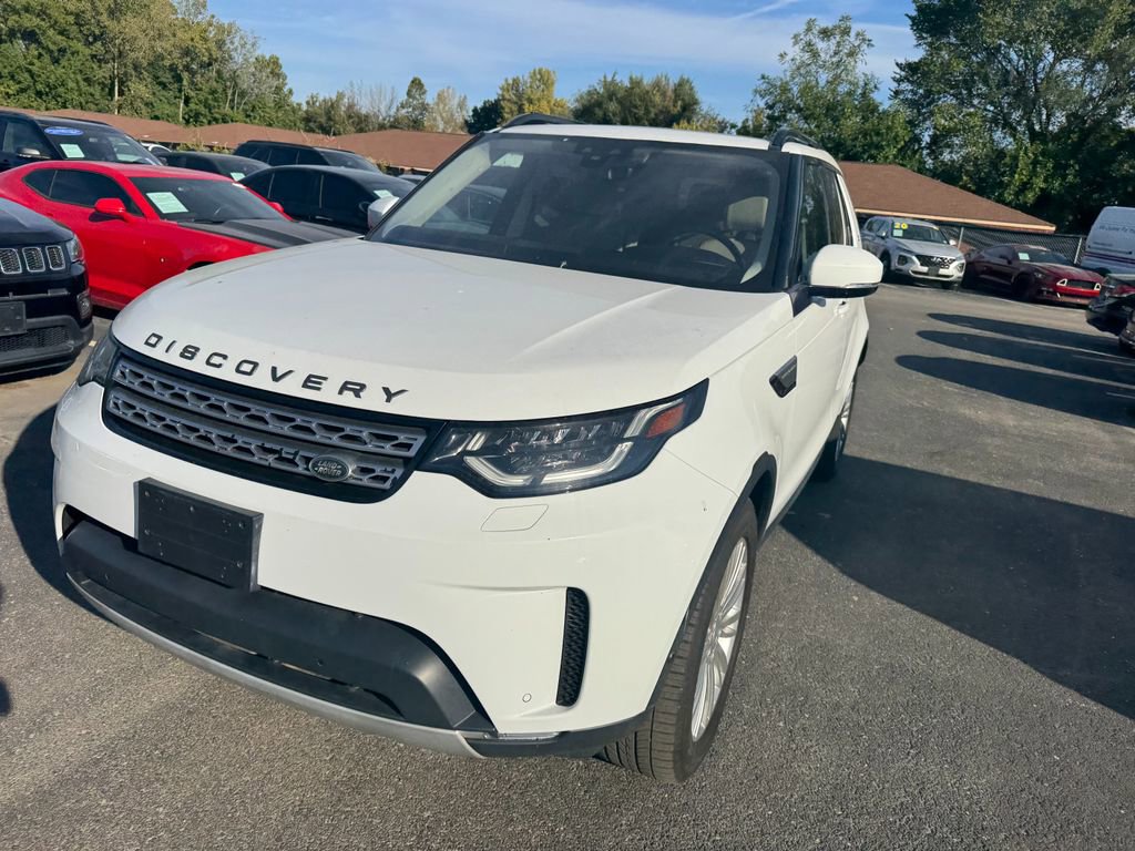 Used 2018 Land Rover Discovery HSE image 2