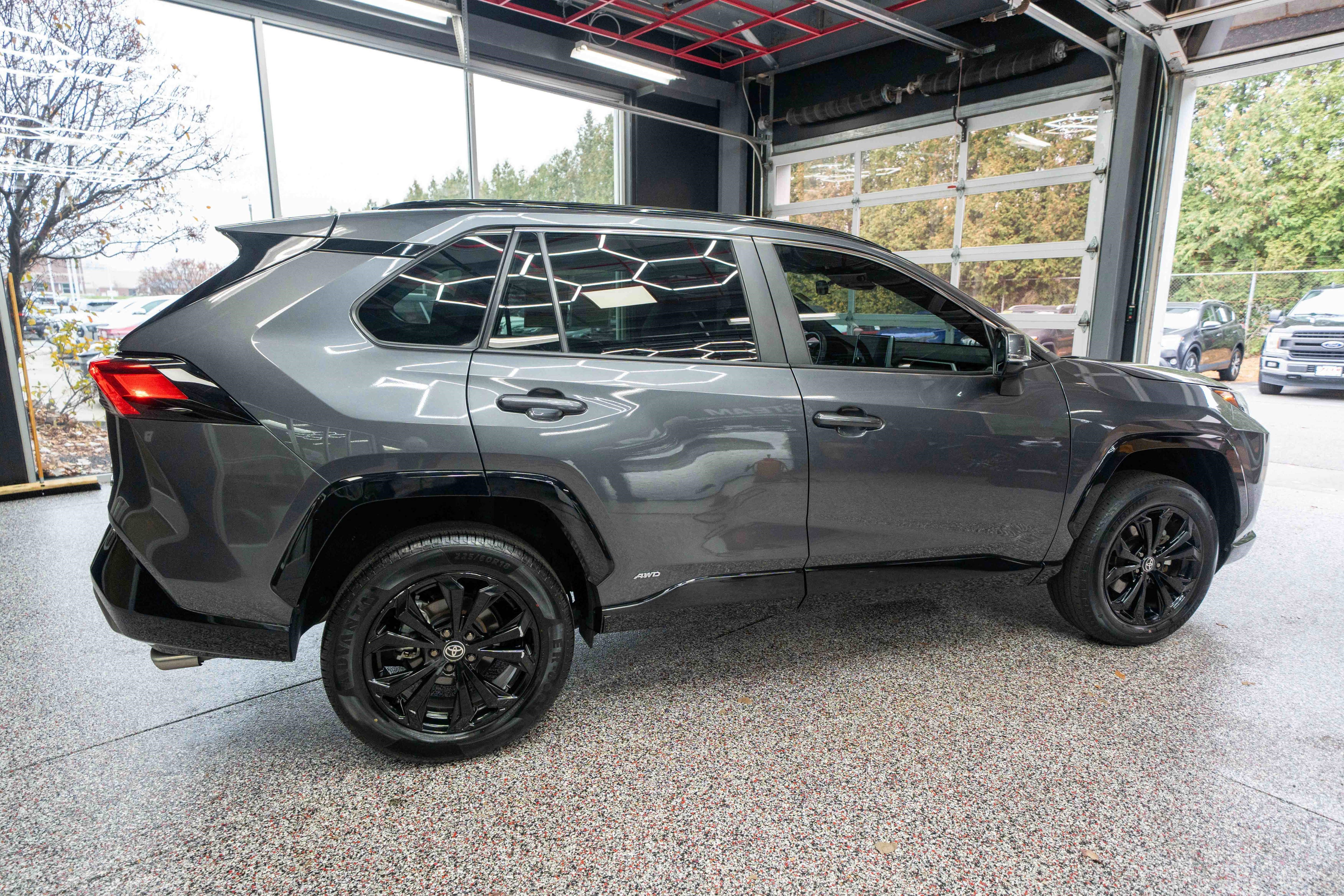 Used 2023 Toyota RAV4 SE image 4