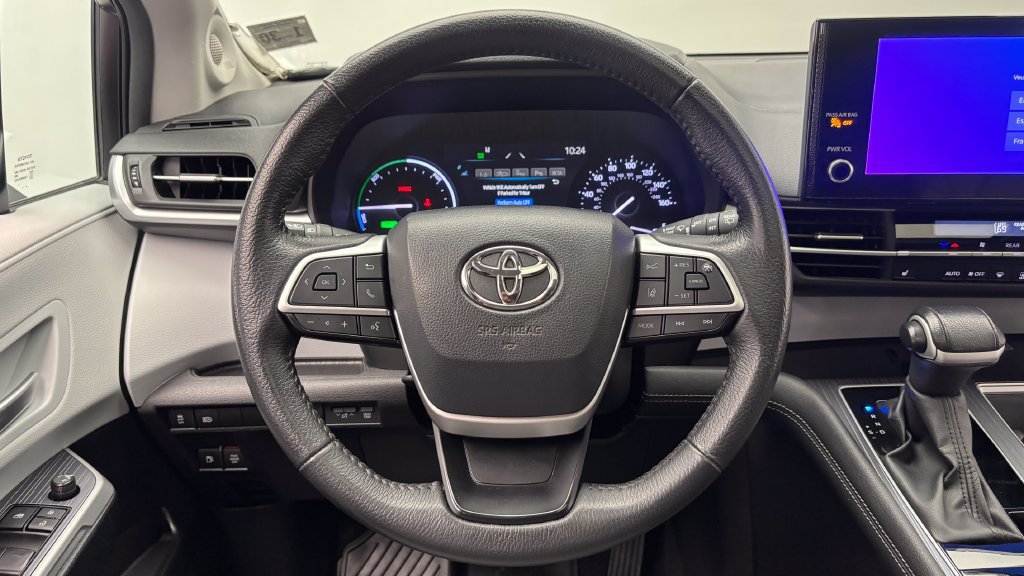 Certified 2025 Toyota Sienna XLE w/ XLE Plus Package AWD/4WD image 33