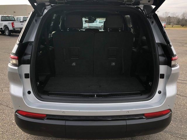 Used 2024 Jeep Grand Cherokee L Laredo image 24