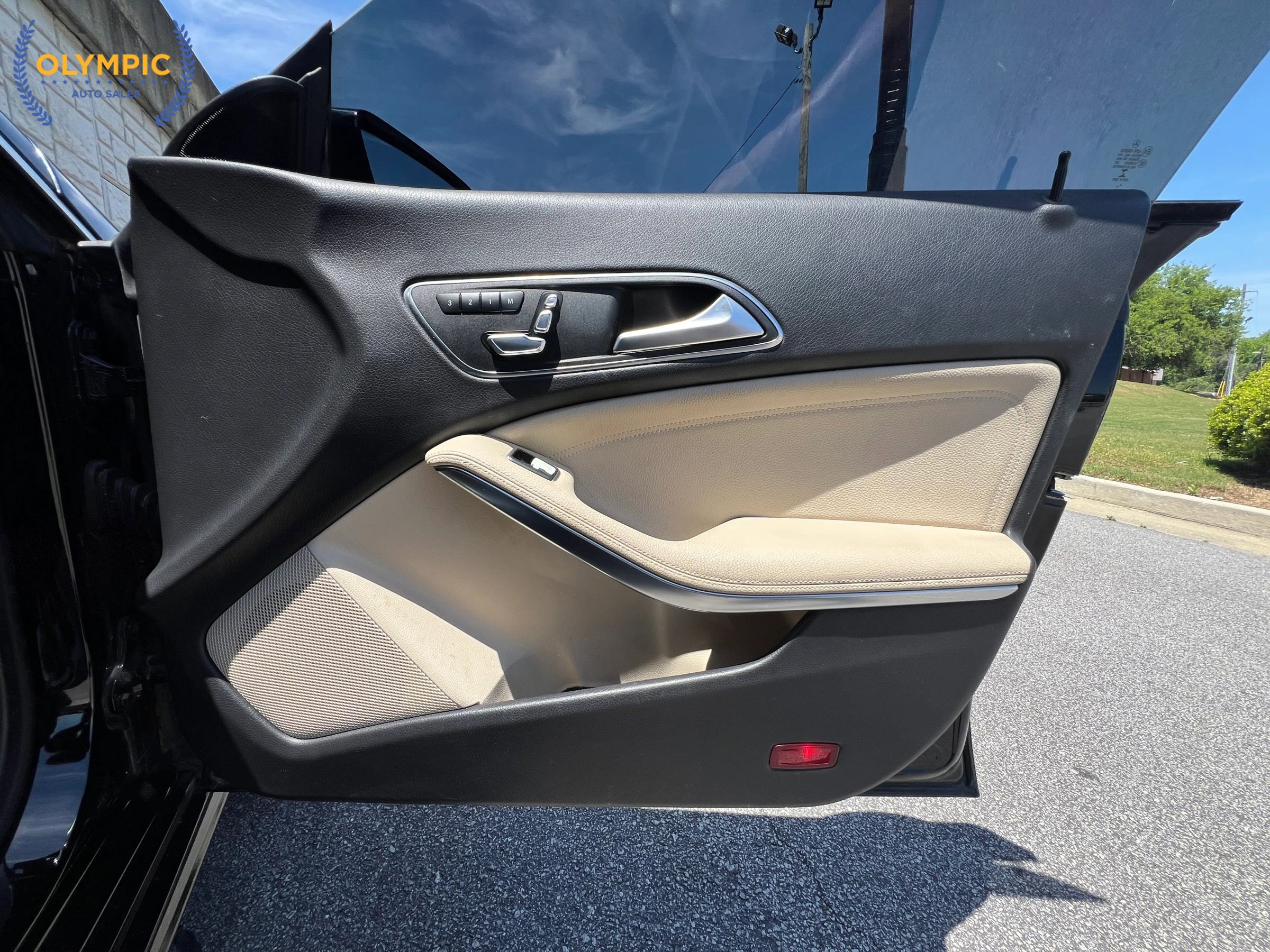 Used 2018 Mercedes-Benz CLA 250 w/ Convenience Package image 43