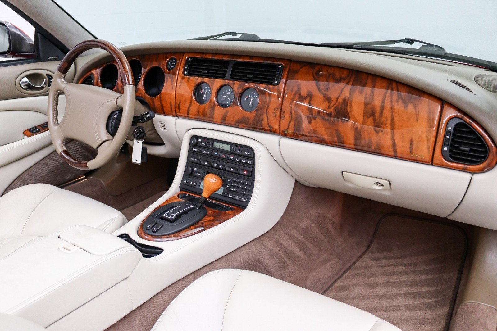 Used 2000 Jaguar XK8 Convertible RWD image 27