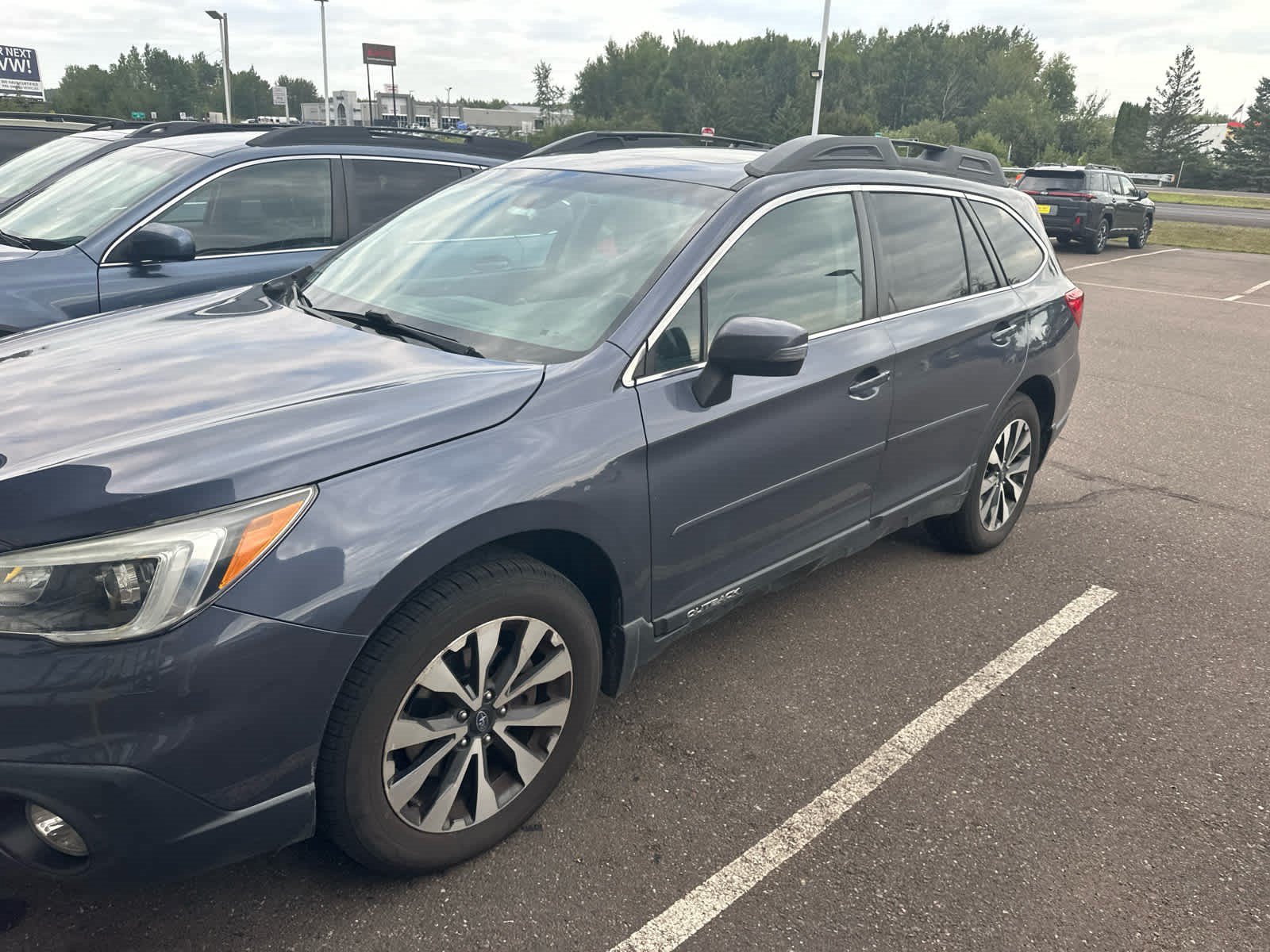 Used 2016 Subaru Outback 2.5i Limited AWD/4WD image 2