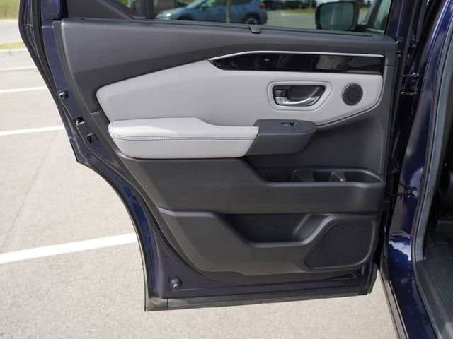 Used 2025 Honda Pilot Touring image 17