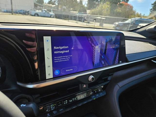 Used 2023 Toyota Crown Limited image 33